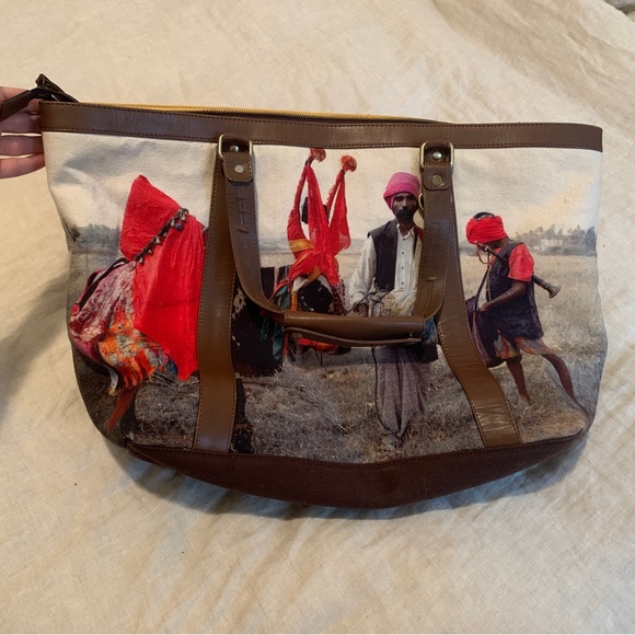 India photography tote bag with brown leather accents - Picture 5 of 16
